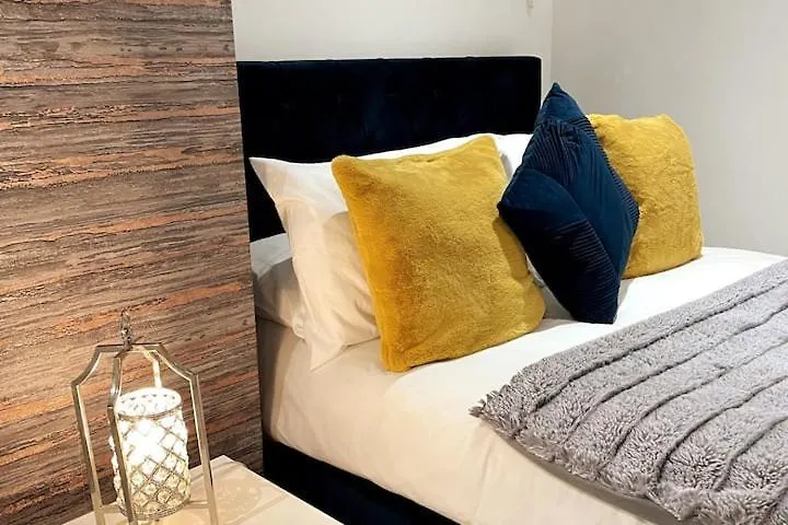 Montgomery Lovely 3 Bedroom Apartment With Private Garden In Edinburgh City Centre 0*,  Великобритания