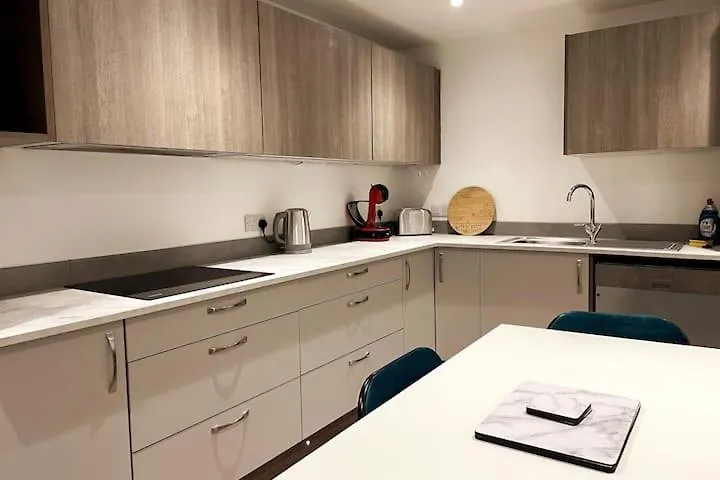 Montgomery Lovely 3 Bedroom Apartment With Private Garden In Edinburgh City Centre