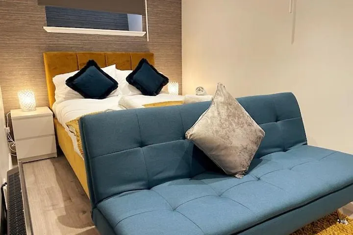 Montgomery Lovely 3 Bedroom Apartment With Private Garden In Edinburgh City Centre