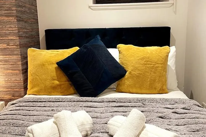 Montgomery Lovely 3 Bedroom Apartment With Private Garden In Edinburgh City Centre Великобритания