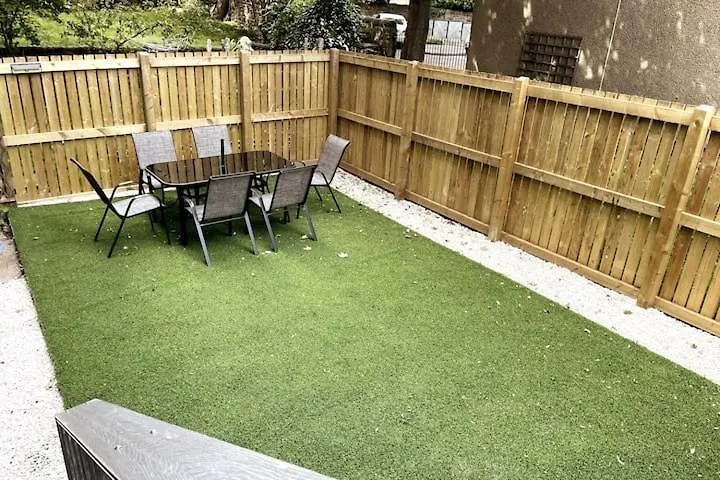 Montgomery Lovely 3 Bedroom Apartment With Private Garden In Edinburgh City Centre Великобритания