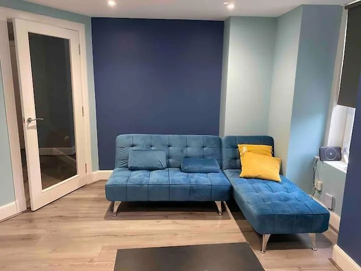 Montgomery Lovely 3 Bedroom Apartment With Private Garden In Edinburgh City Centre Великобритания