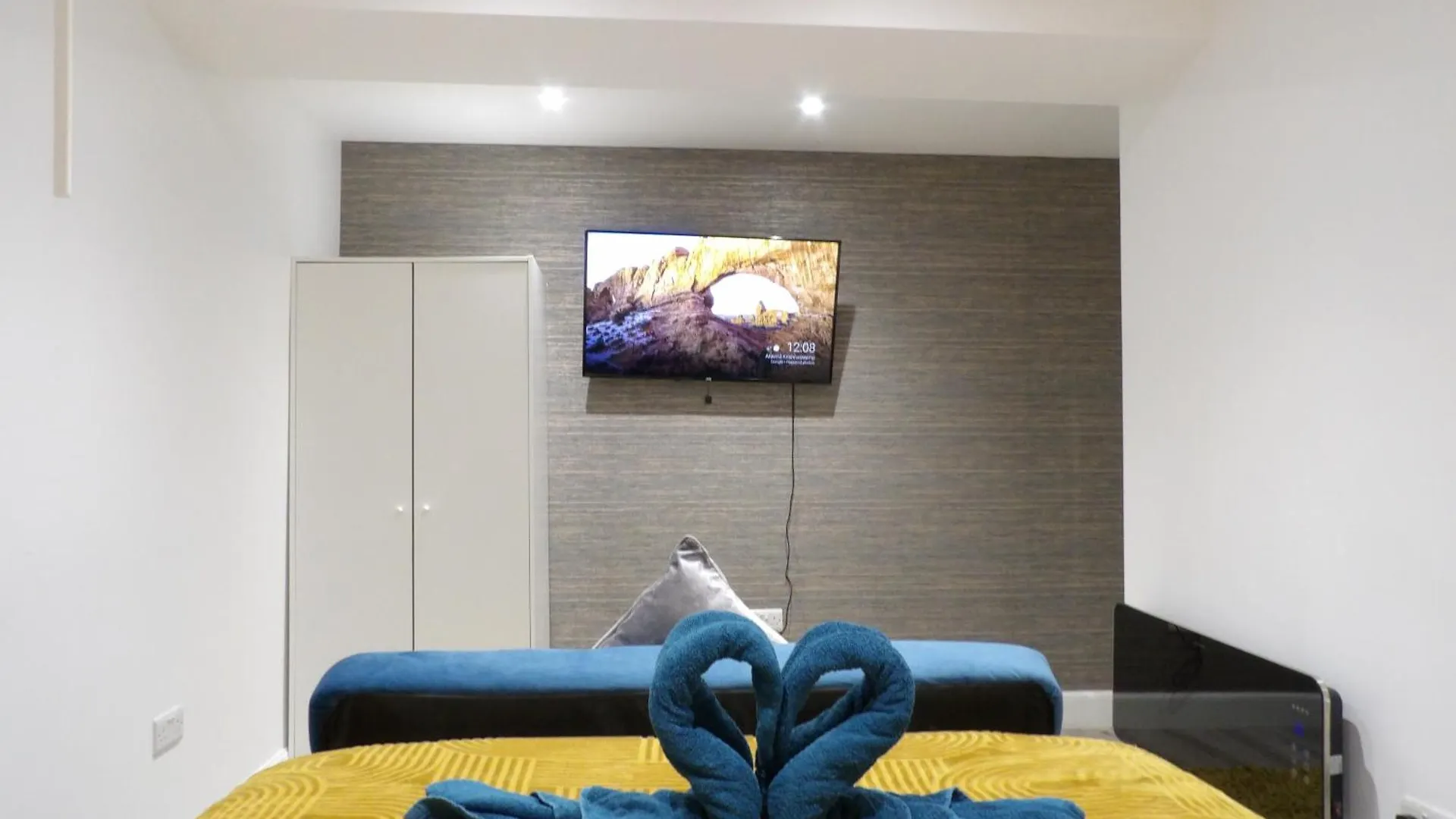 Montgomery Lovely 3 Bedroom Apartment With Private Garden In Edinburgh City Centre