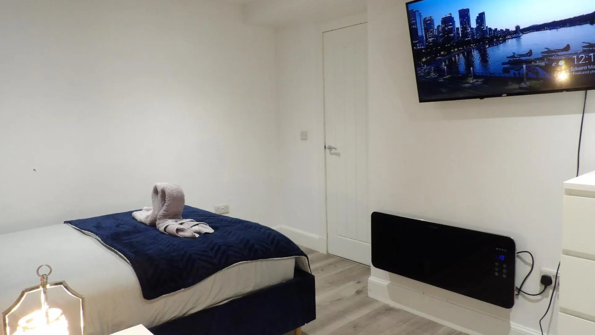 Montgomery Lovely 3 Bedroom Apartment With Private Garden In Edinburgh City Centre 0*,  Великобритания