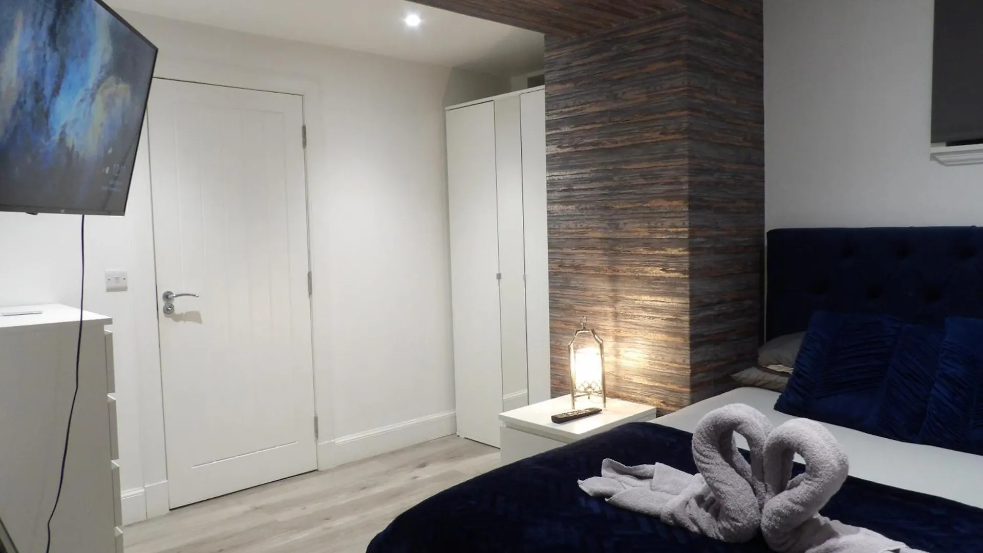 Montgomery Lovely 3 Bedroom Apartment With Private Garden In Edinburgh City Centre Великобритания