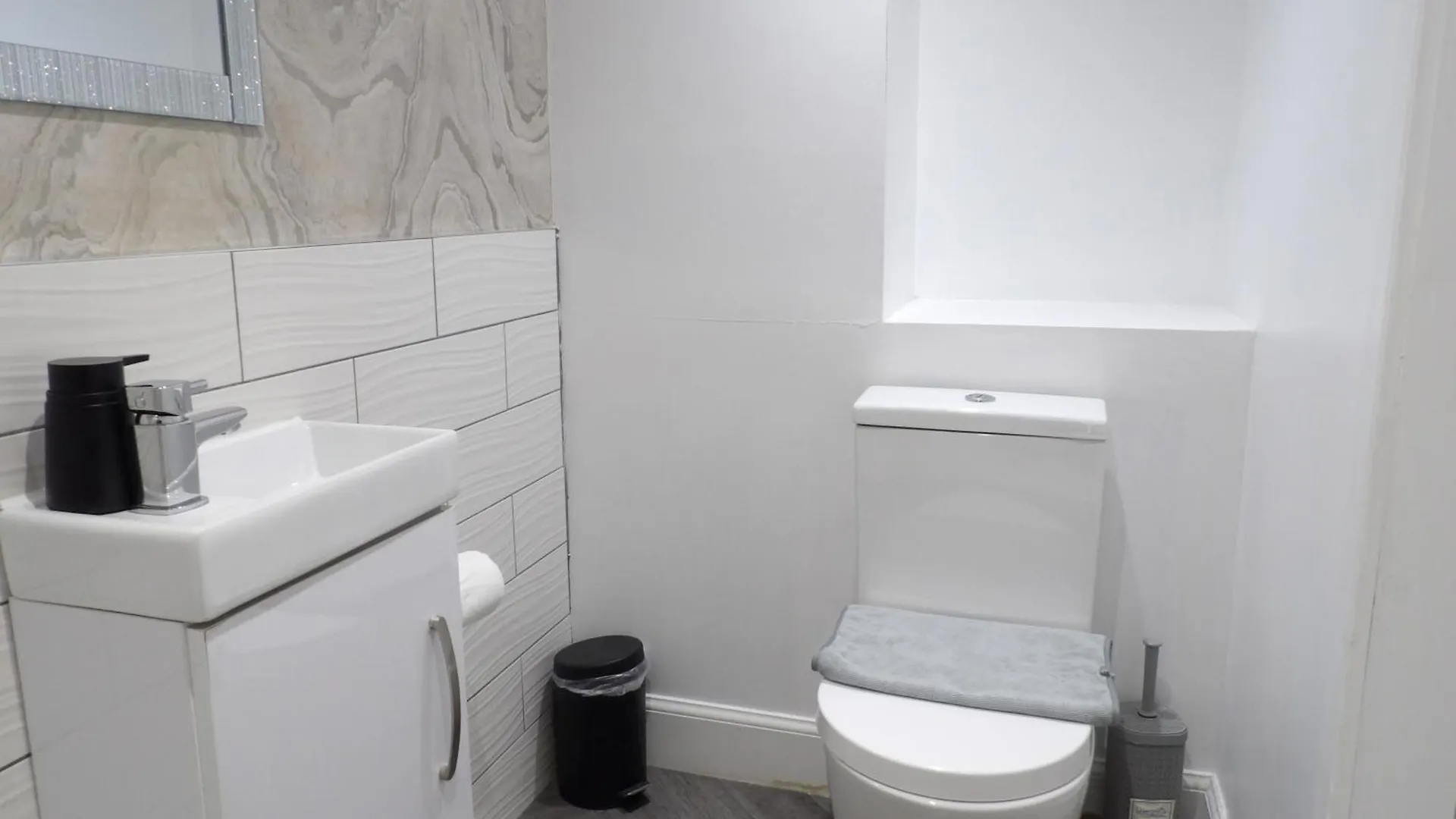 Montgomery Lovely 3 Bedroom Apartment With Private Garden In Edinburgh City Centre