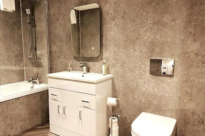 Montgomery Lovely 3 Bedroom Apartment With Private Garden In Edinburgh City Centre 0*,