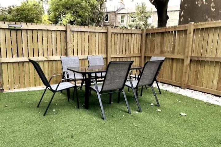 Montgomery Lovely 3 Bedroom Apartment With Private Garden In Edinburgh City Centre
