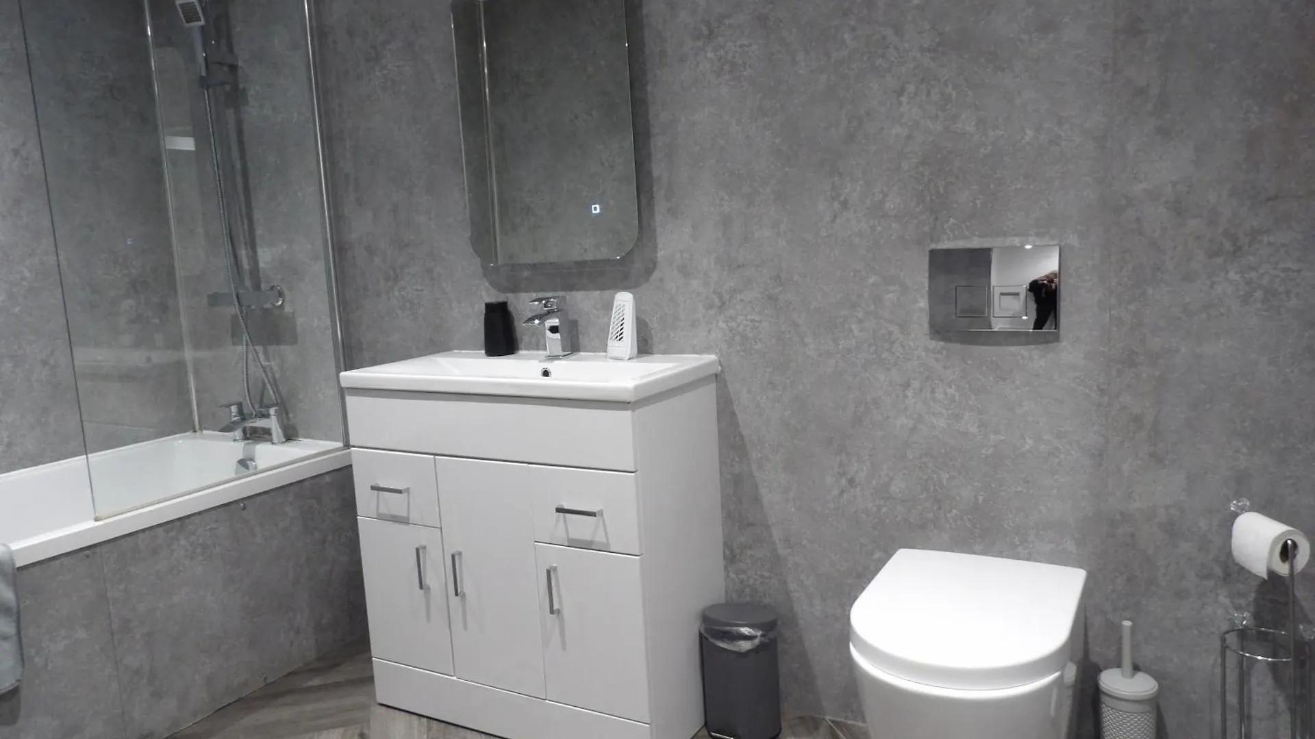Montgomery Lovely 3 Bedroom Apartment With Private Garden In Edinburgh City Centre