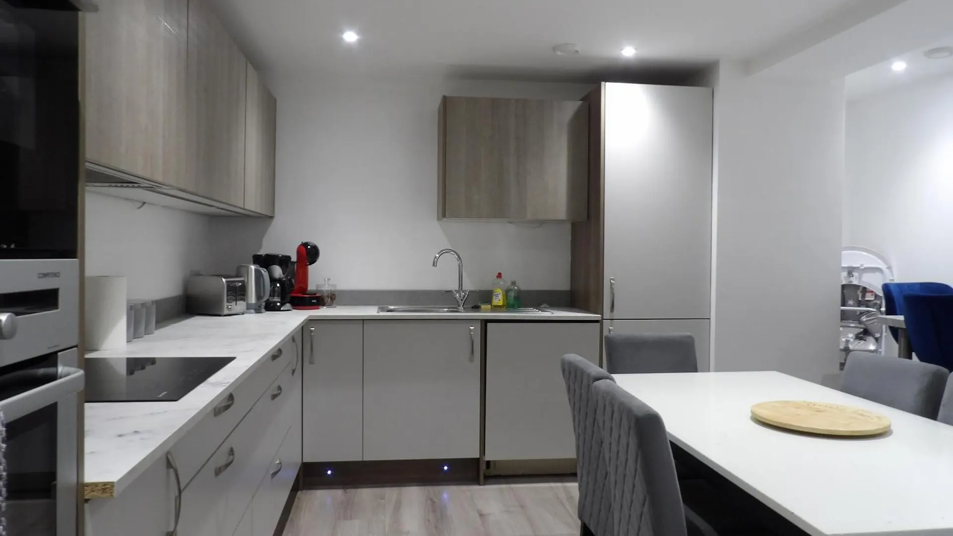 Montgomery Lovely 3 Bedroom Apartment With Private Garden In Edinburgh City Centre